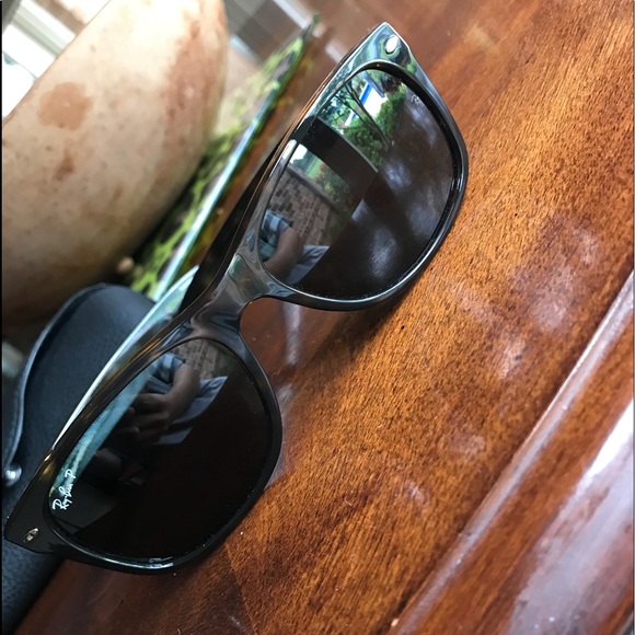 Polarized brand new Raybans - Picture 1 of 3